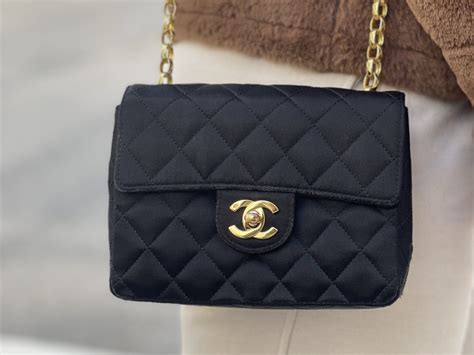 Guida pratica per riconoscere una Chanel vintage originale: i 